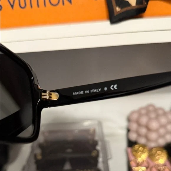BLACK FRIDAY SALE: CHANEL Black and Gold Sunglasses - Picture 6 of 7